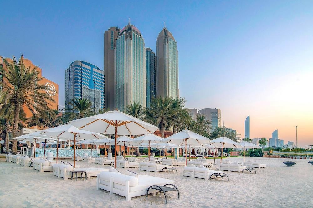 Sheraton Abu Dhabi Hotel & Resort - Featured Image