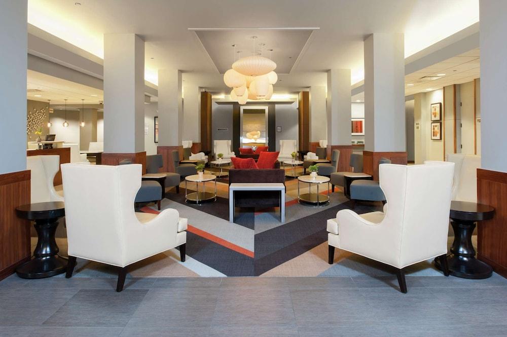 DoubleTree by Hilton Chicago - North Shore Conference Center - Lobby