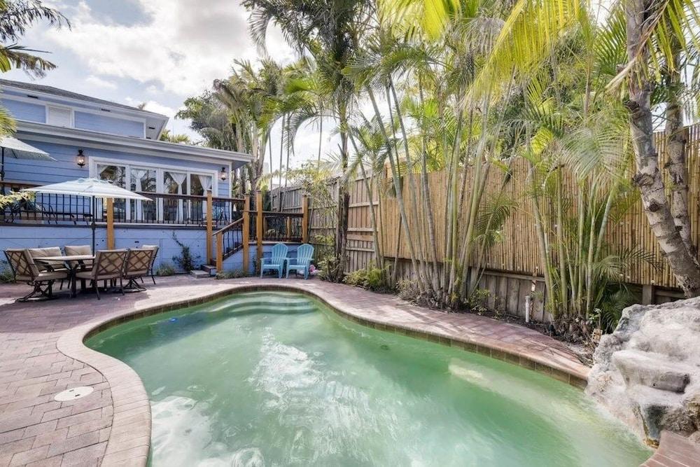 West Palm Beauty With Private Pool 4 Bedroom Home by Redawning - Waterslide