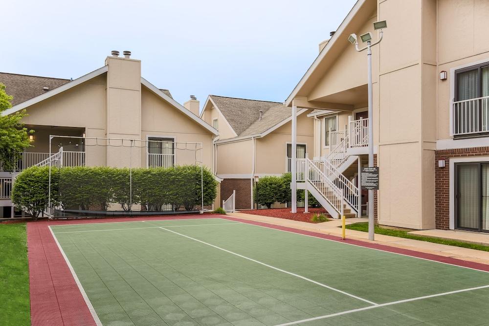 MainStay Suites St. Louis - Galleria - Sports Facility