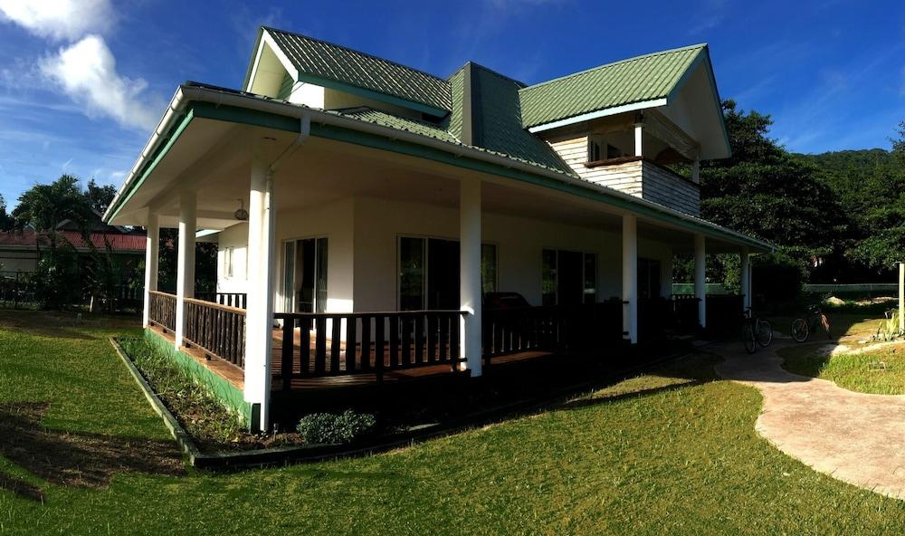 Casa Livingston Luxury Villa - La Digue Seychelles - Featured Image