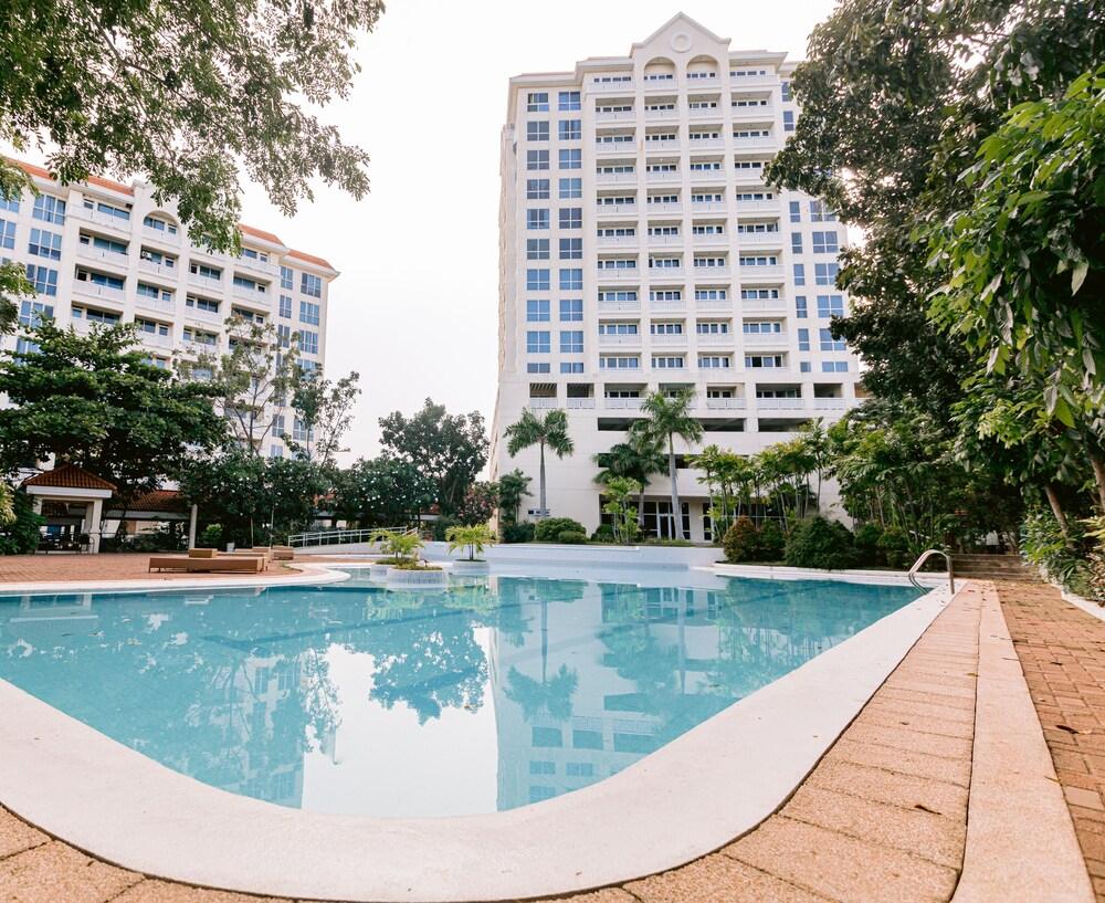 Sotogrande Hotel And Resort - Outdoor Pool
