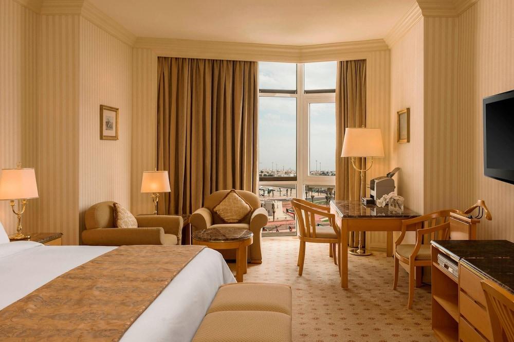 فندق شيراتون الكويت، أحد فنادق لاكشري كوليكشِن، مدينة الكويت - Room