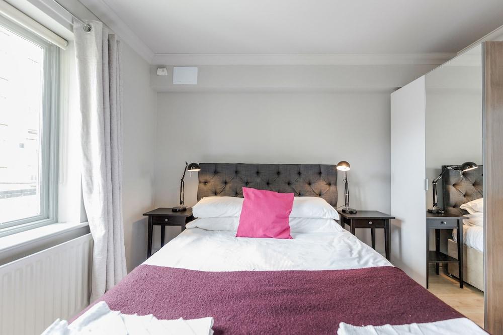 Hoxton 2 Bed Apartment by BaseToGo - Room