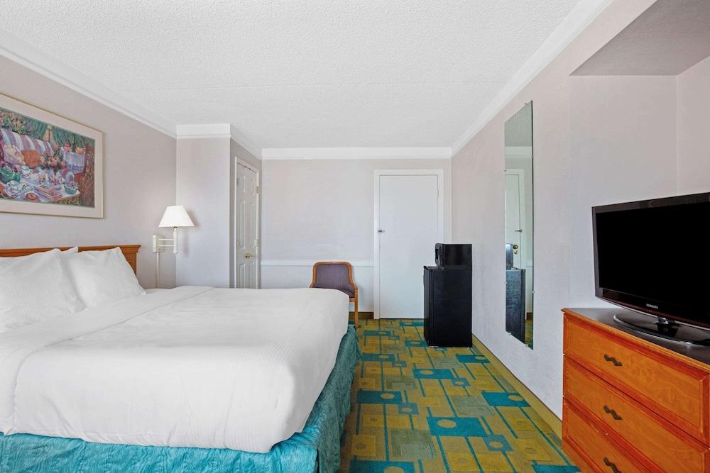 La Quinta Inn by Wyndham Reno - Room