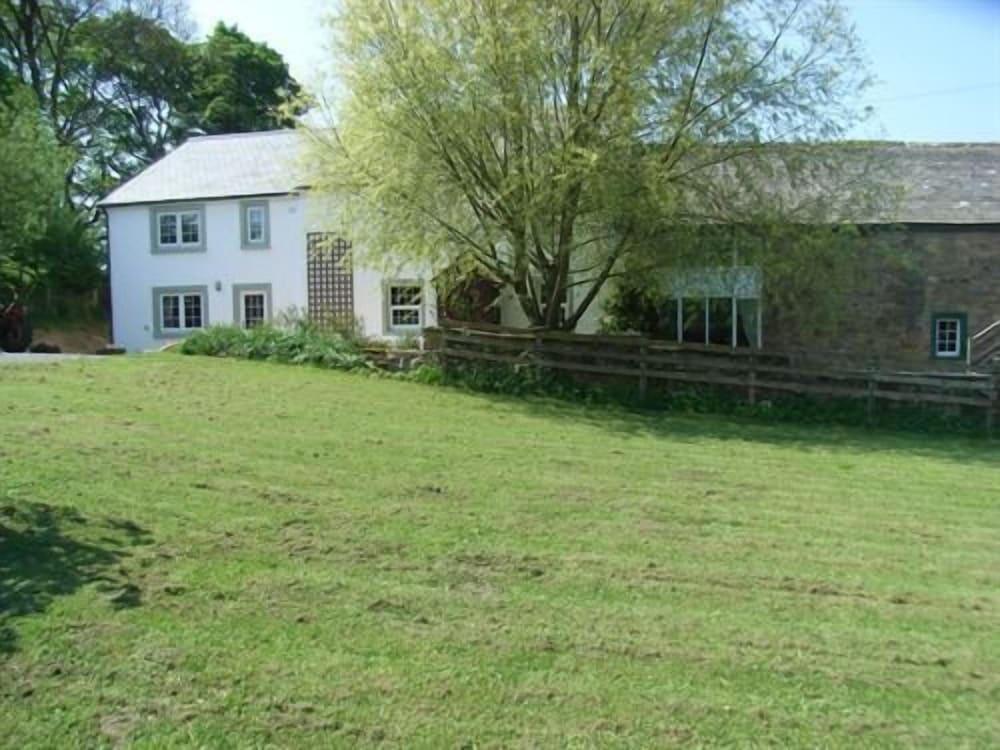 Wallace Lane Farm - Farm Home - Property Grounds