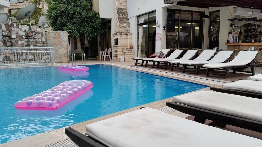 Hani Boutique Hotel - Outdoor Pool