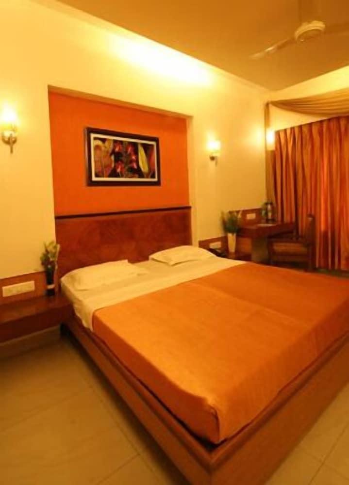 Hotel Dhiraj - Room