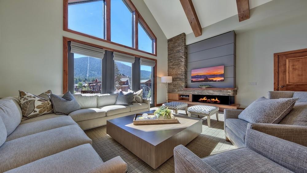 LuxuryÂ 4br  Steps From Heavenly Village & Gondola 4 Bedroom Condo by RedAwning - Featured Image