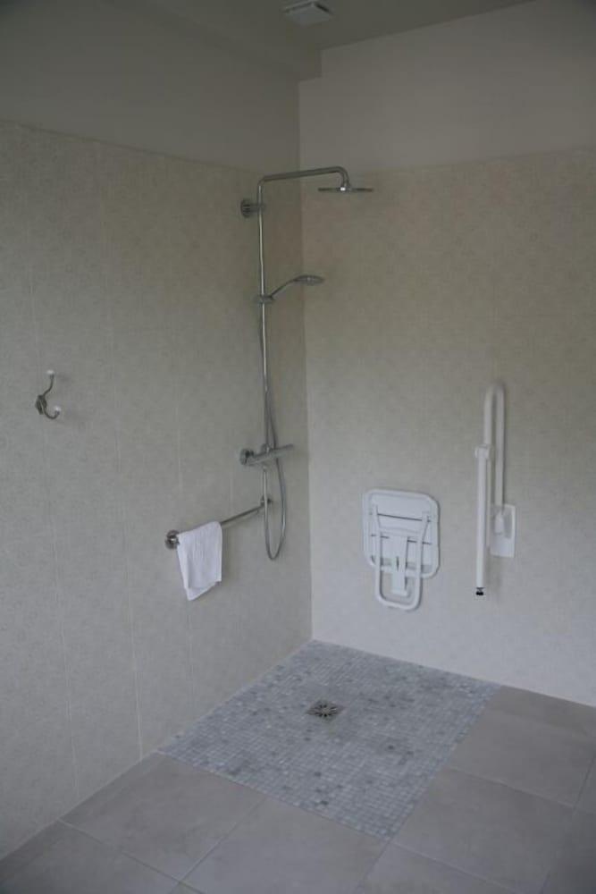 Chez Jules et Léonie - Bathroom Shower
