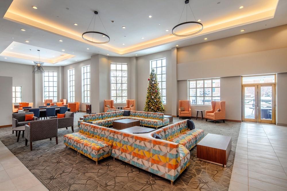 Collegian Hotel & Suites, Trademark Collection by Wyndham - Lobby Sitting Area