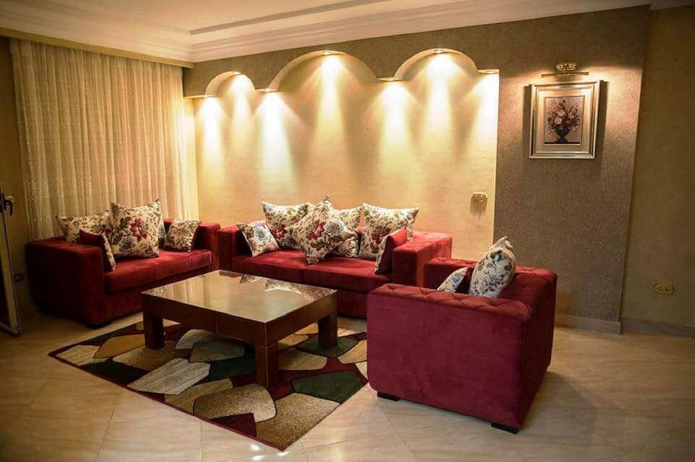 Apartment near Airport road - Living Area