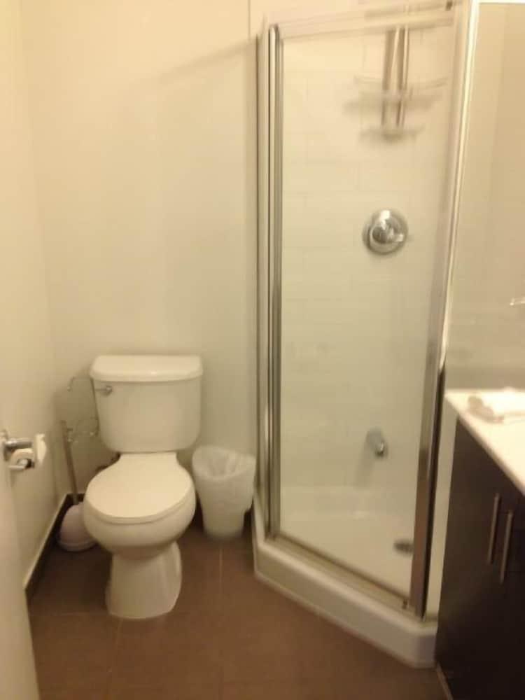 Square One Luxury Furnished Suite - Bathroom Shower