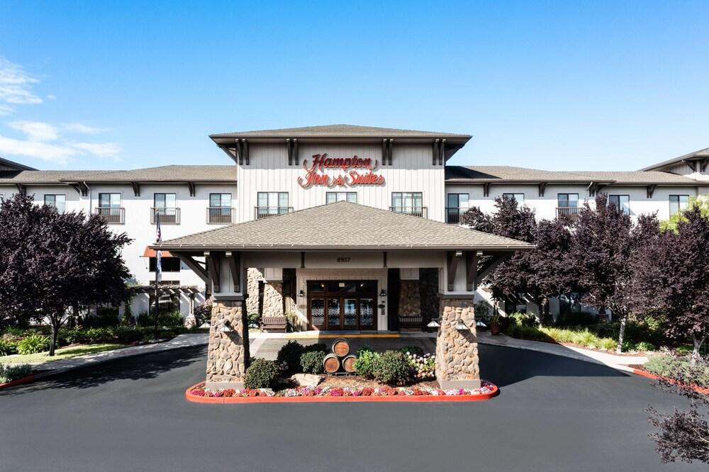 Hampton Inn & Suites Windsor - Sonoma Wine Country - Exterior