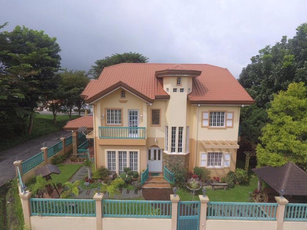 Charming Tagaytay Vacation Home - Featured Image