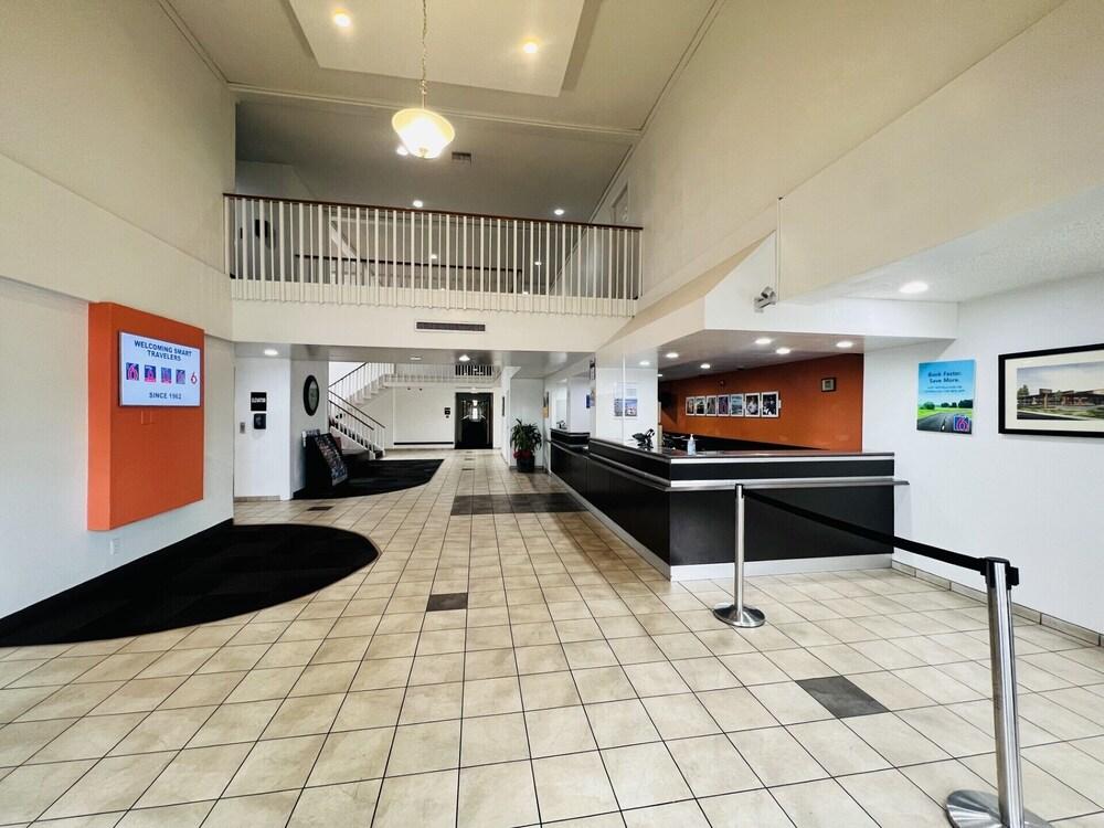 Motel 6 Irvine - Orange County Airport - Reception
