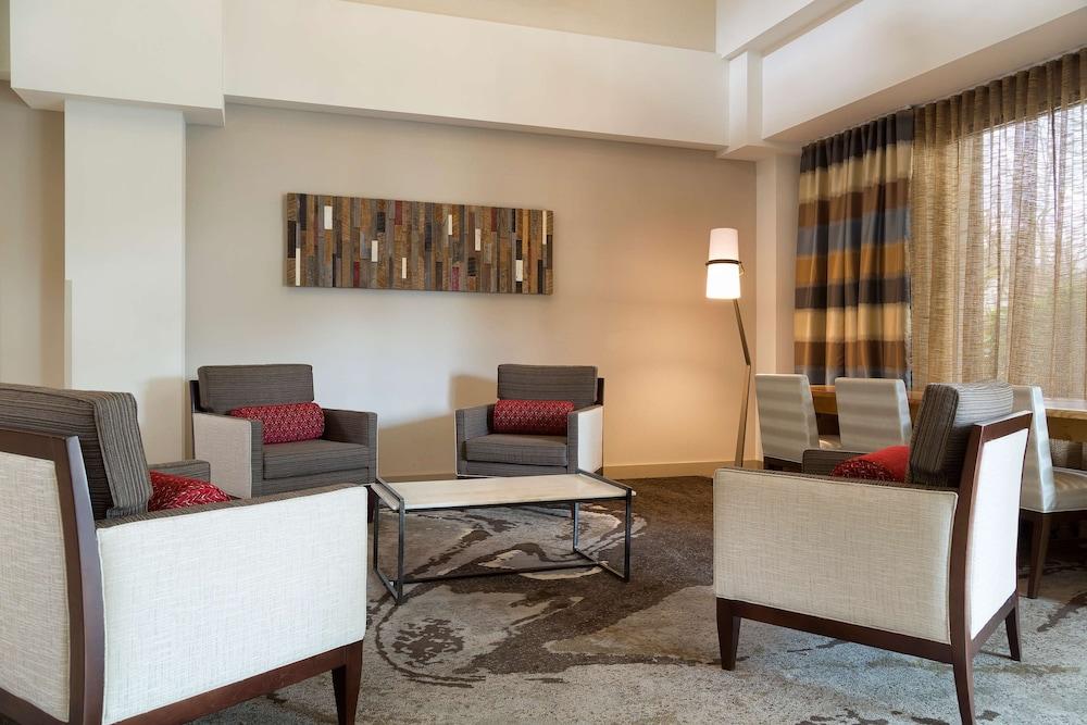 DoubleTree Suites by Hilton Nashville Airport - Lobby