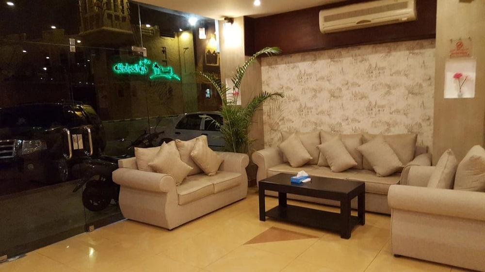 OYO 214 Quiet Inn Hotel Apartments - Lobby Sitting Area