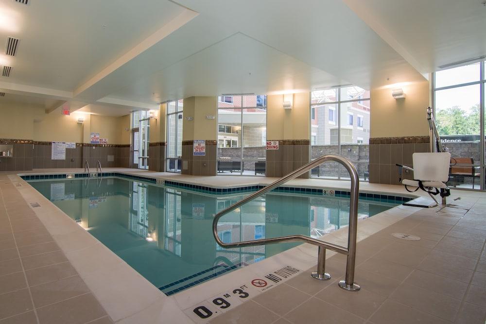 Courtyard Raleigh-Durham Airport/Brier Creek - Indoor Pool