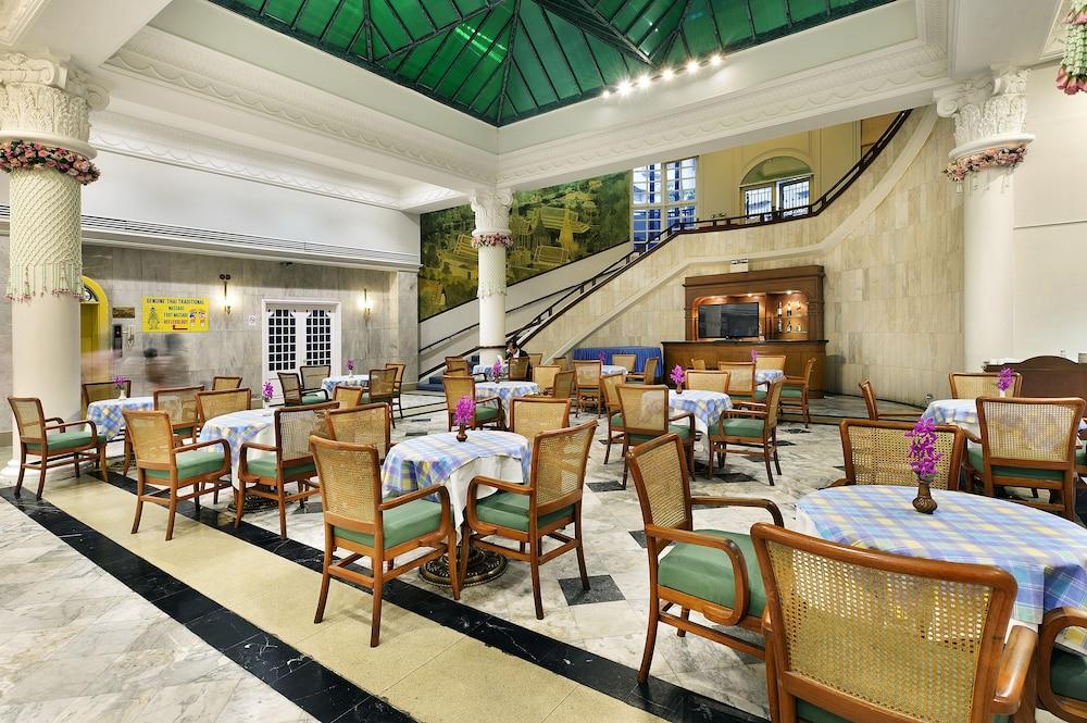 Royal Rattanakosin Hotel - Lobby Sitting Area