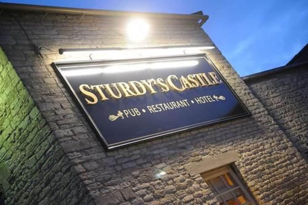 Sturdy's Castle Country Inn - Featured Image