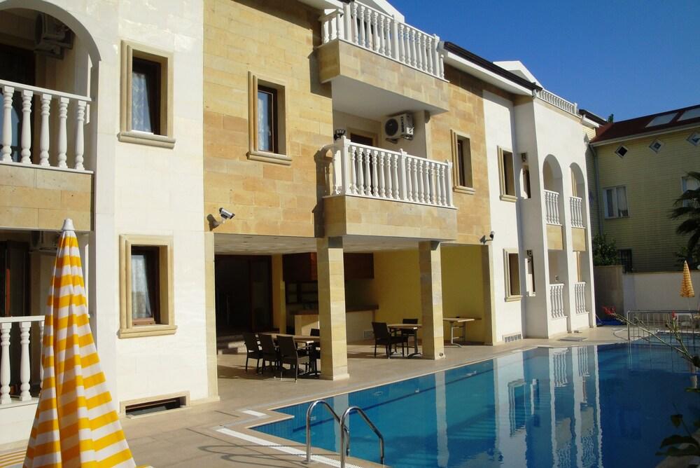 Dinara Hotel - Outdoor Pool