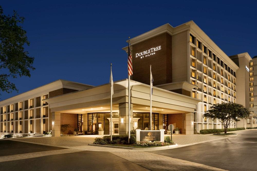 Doubletree by Hilton McLean Tysons - Exterior