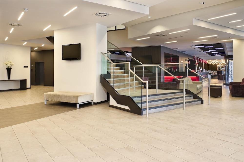 Crowne Plaza Birmingham City Centre, an IHG Hotel - Lobby