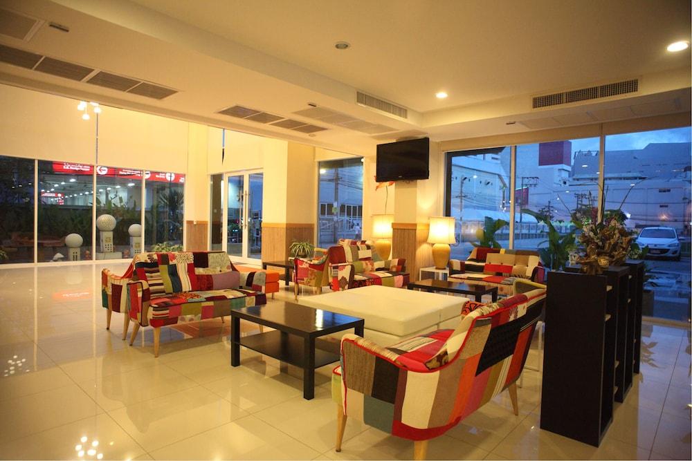 Prom Ratchada Hotel - Lobby Sitting Area