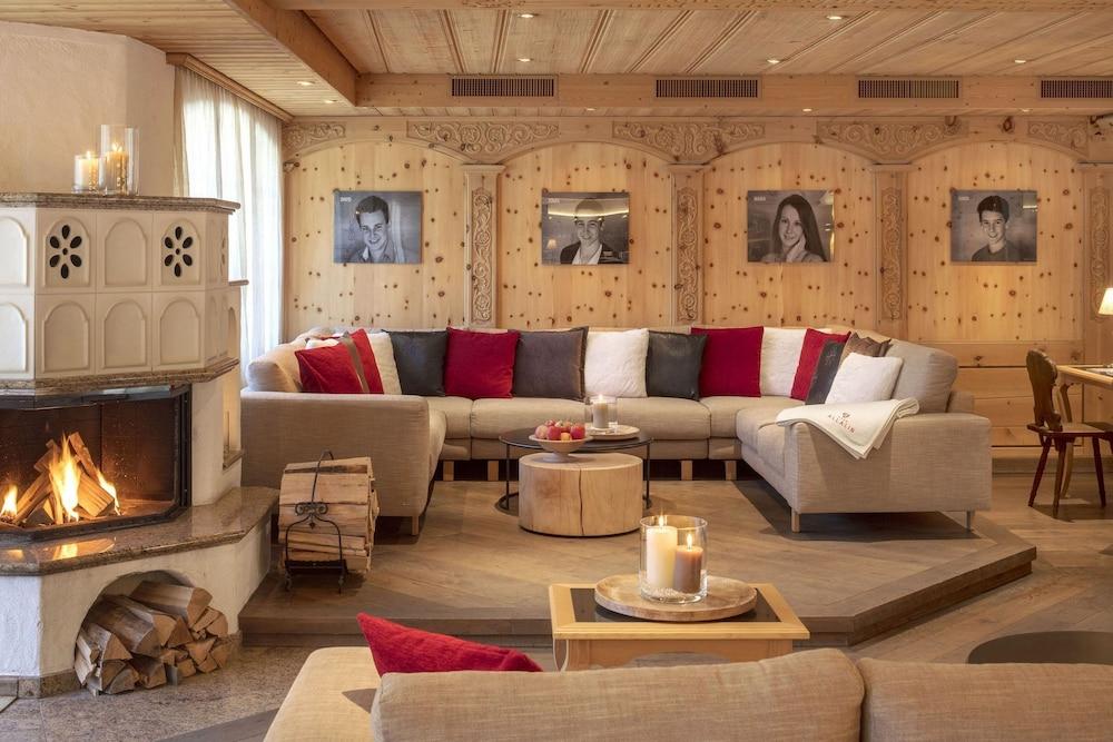 Swiss Alpine Hotel Allalin - Lobby