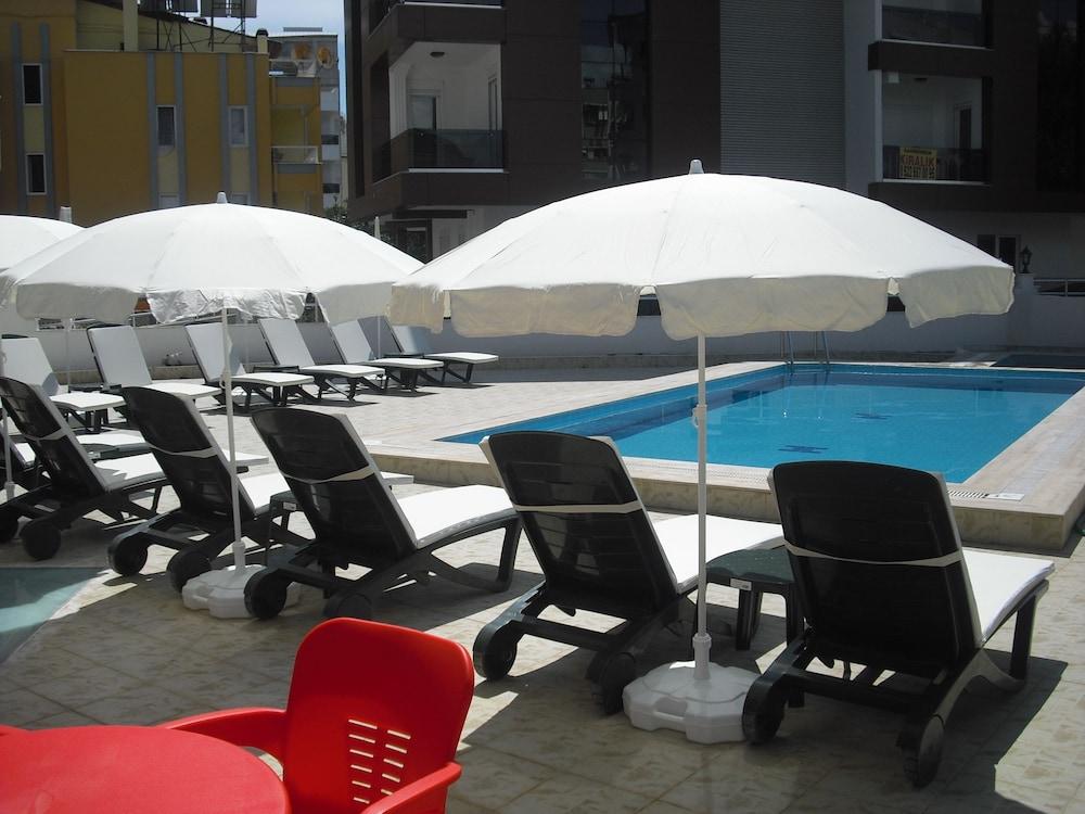 Arinna Park Hotel - Outdoor Pool