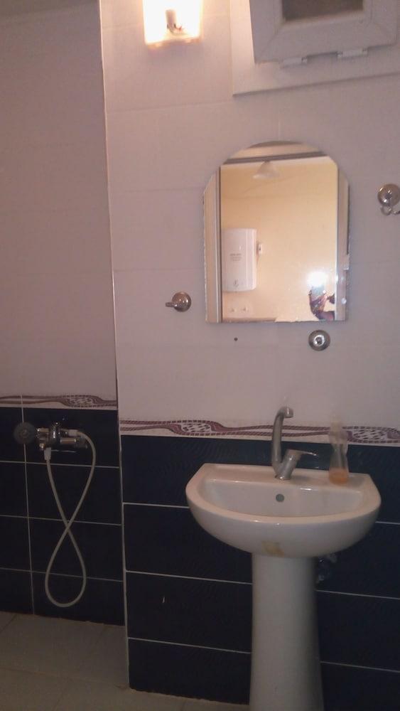 Naz Yilmaz Apart Otel - Bathroom Sink