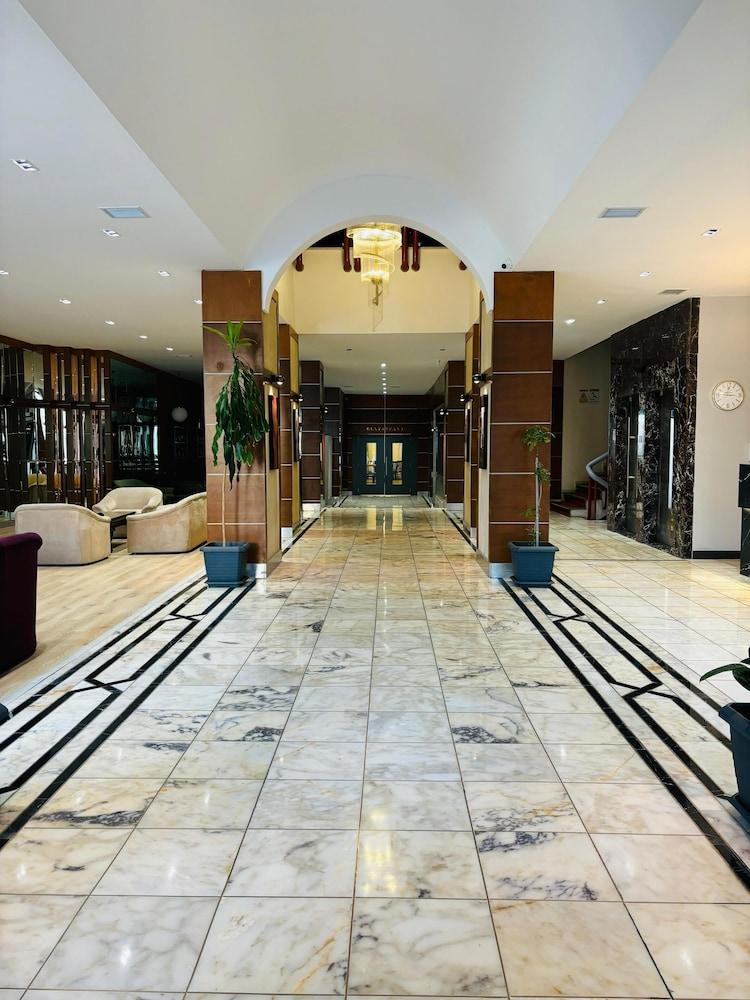 Grand Keskin Hotel - Interior Entrance