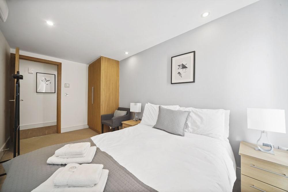 Modern Apartments in Bayswater Central London WiFi & Aircon - by City Stay London - Room