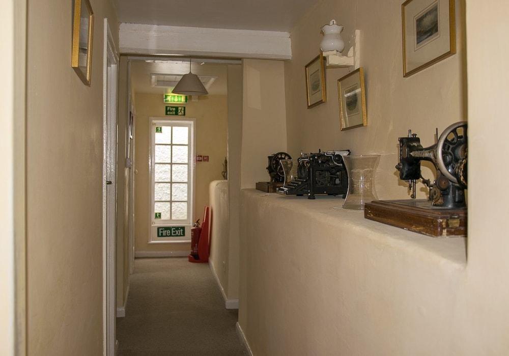 Southern Cross Guest House - Interior