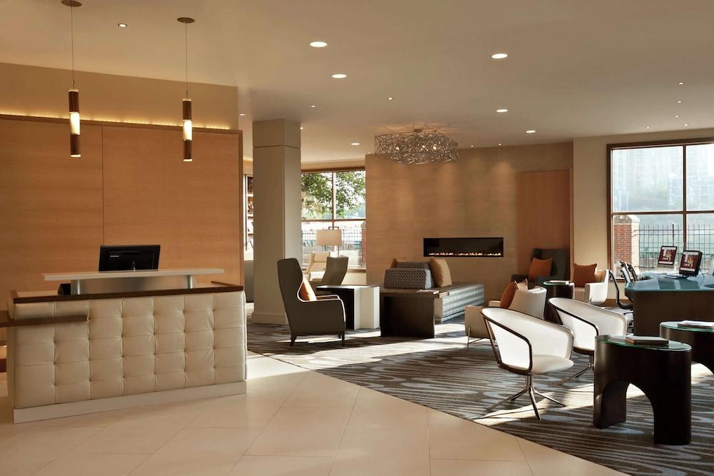 DoubleTree Suites by Hilton Hotel Boston - Cambridge - Lobby