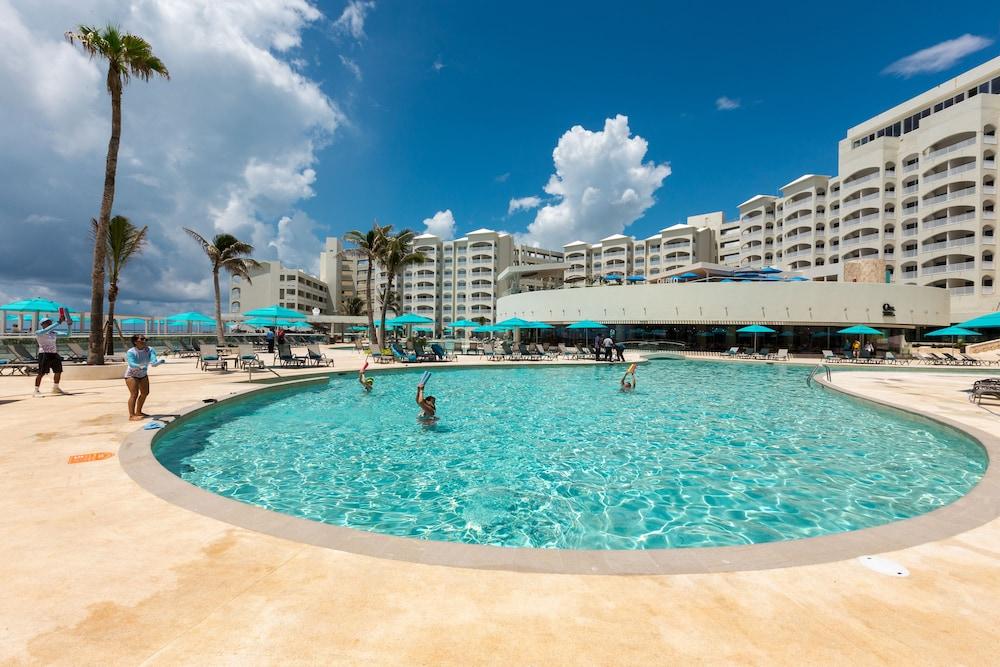 Hilton Cancun Mar Caribe All-Inclusive Resort - Pool