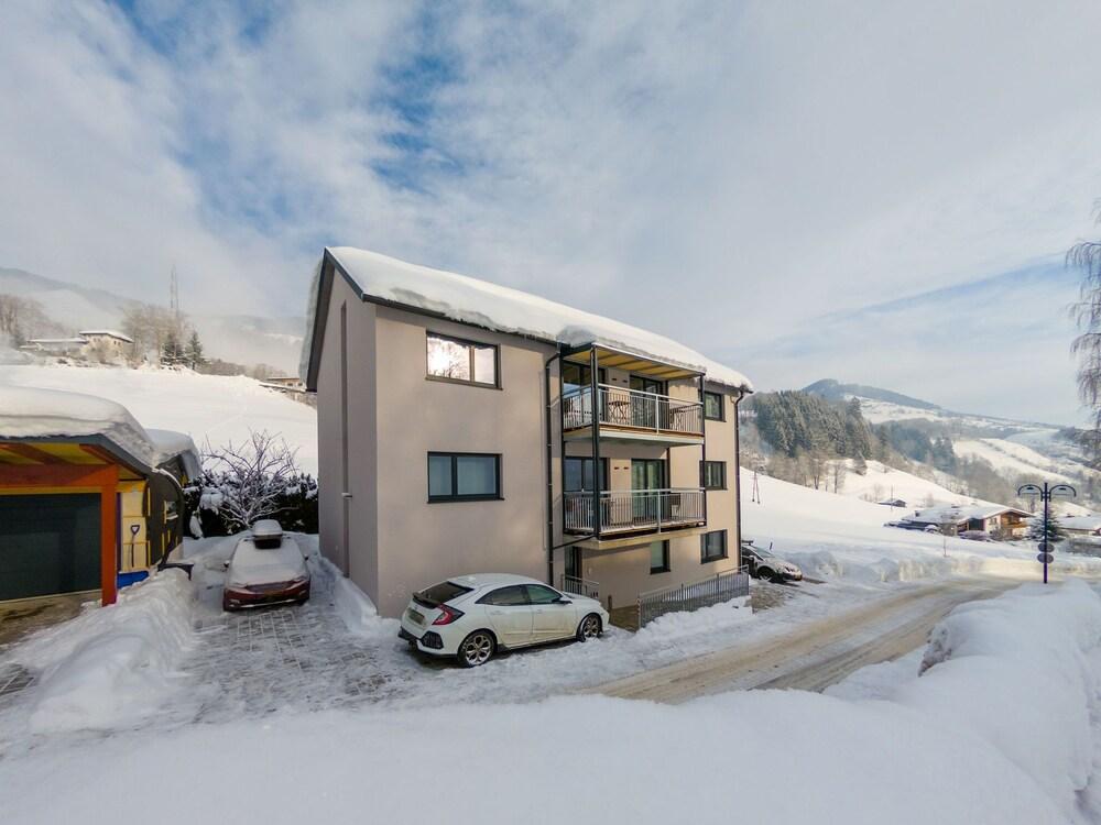 Apartment in St. Georgen / Salzburg Near ski Area - Featured Image