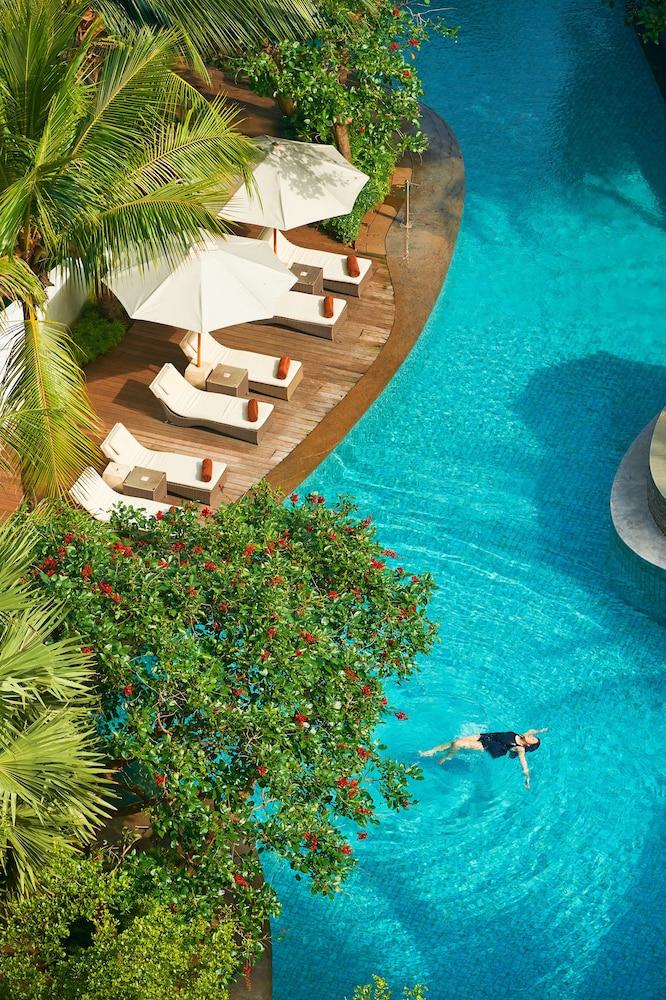 DoubleTree by Hilton Jakarta - Diponegoro - Outdoor Pool