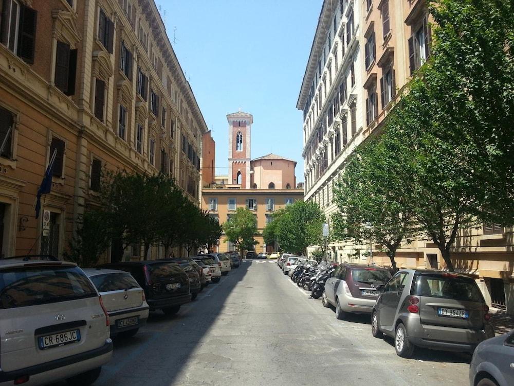 Vatican Town - Exterior