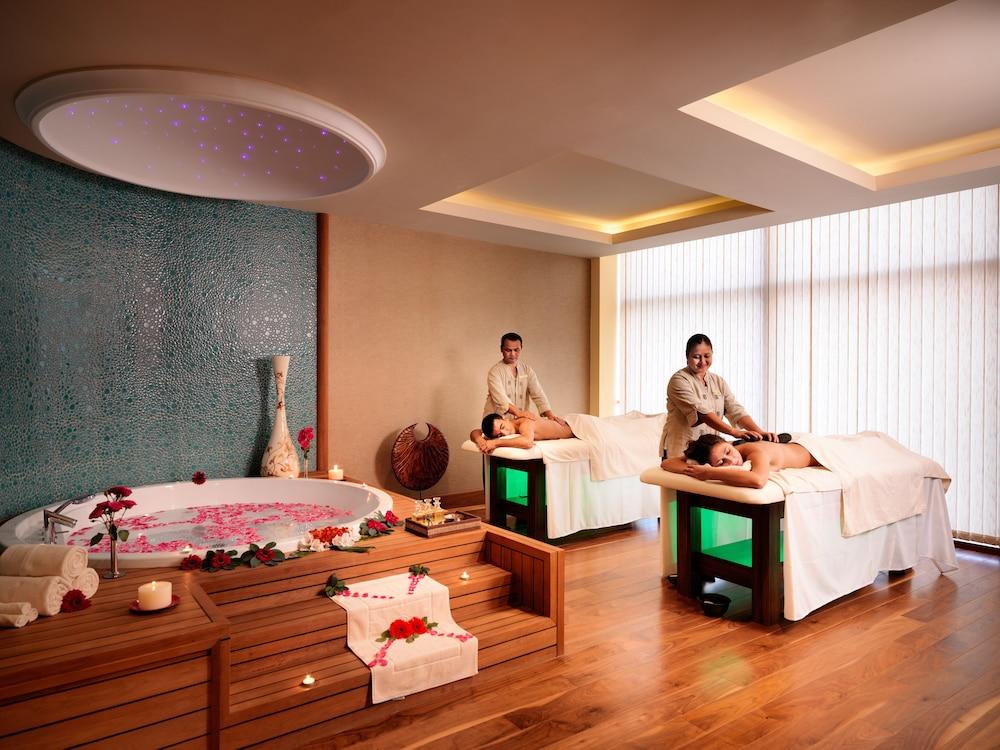Bilgah Beach Hotel - Treatment Room
