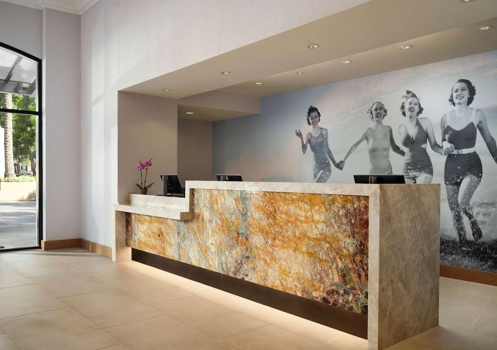 Hotel Zessa Santa Ana – a DoubleTree by Hilton - Reception