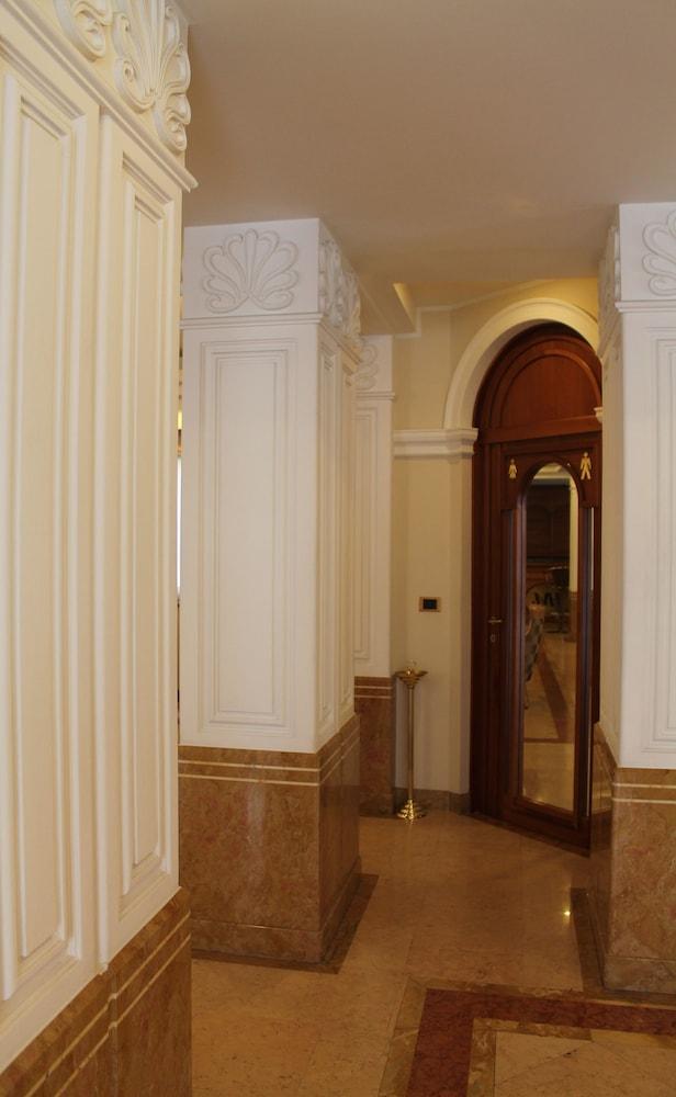 Hotel Mozart - Interior Detail