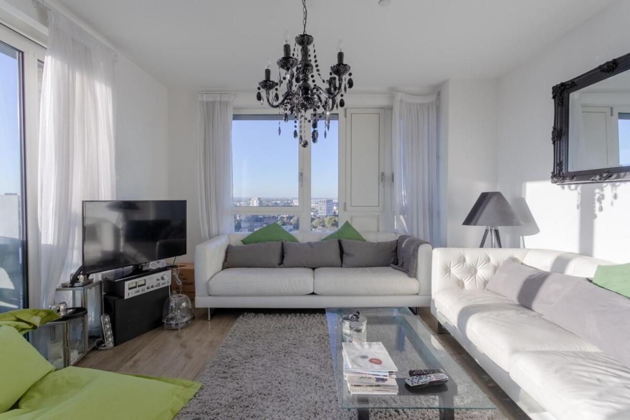 Spacious 3 Bedroom Apartment With Exceptional Views - Other