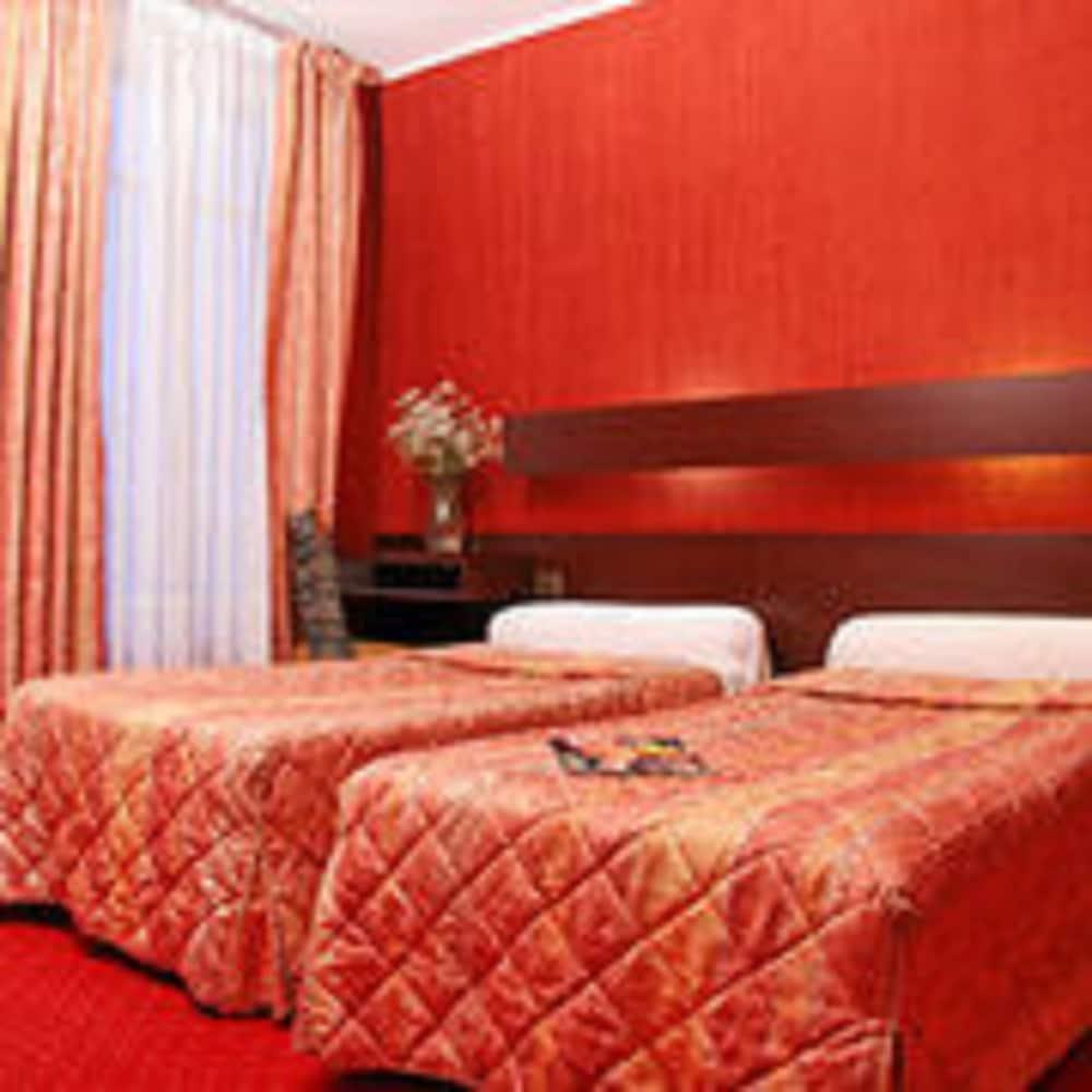 Hotel Camelia International - Featured Image