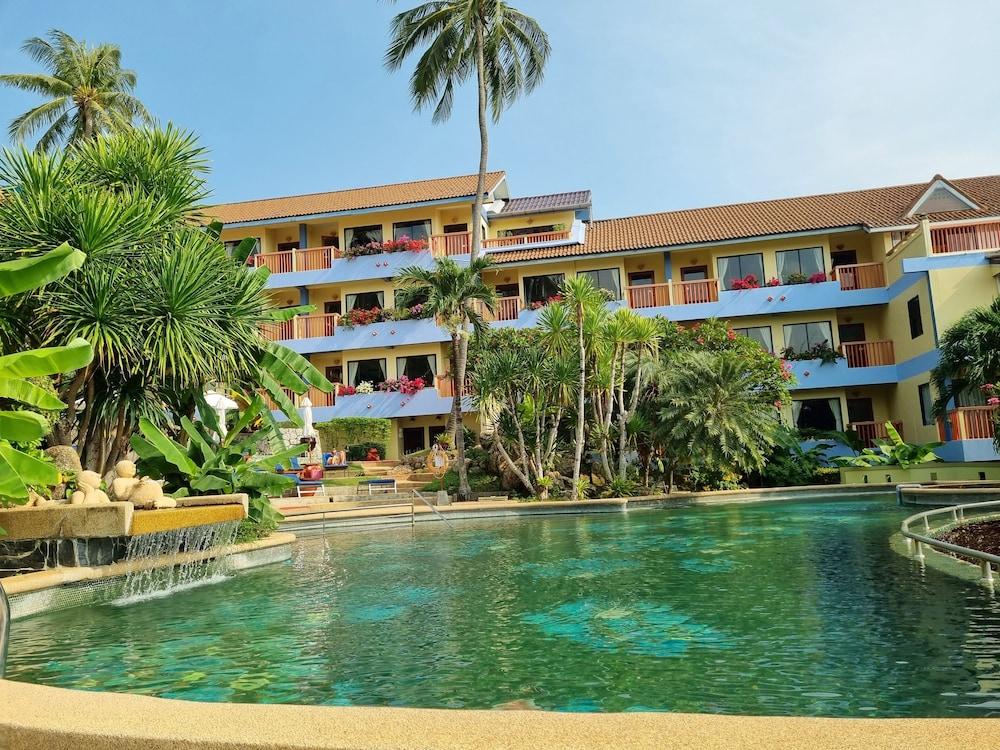 Karona Resort & Spa - Outdoor Pool