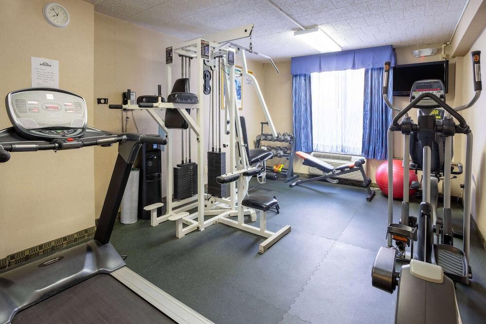 Days Hotel by Wyndham North Bergen /NYC Area - Fitness Facility