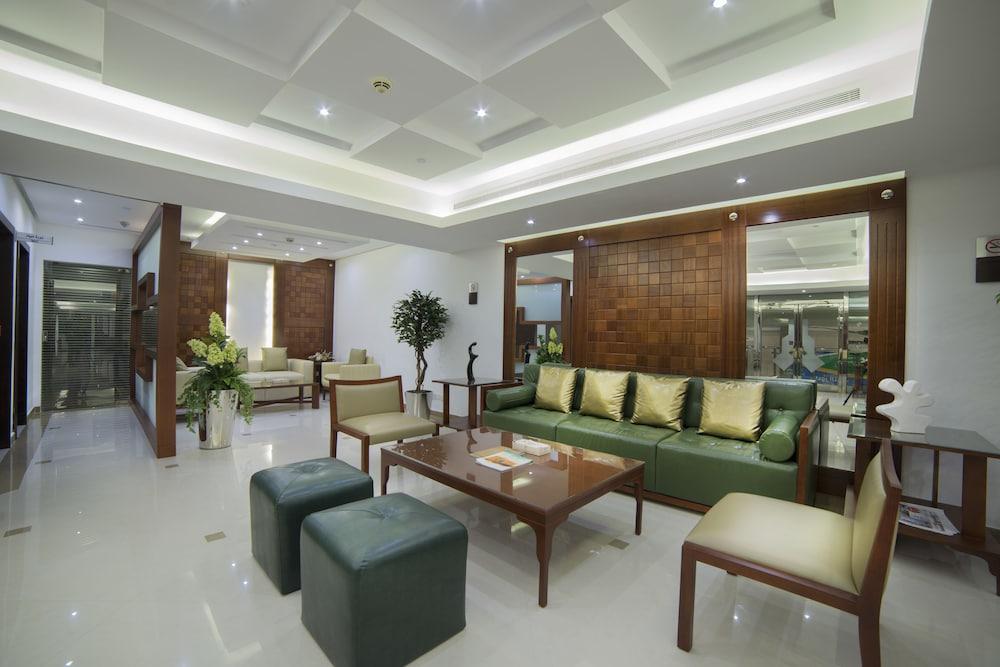 Al Rashid Residence - Lobby Sitting Area