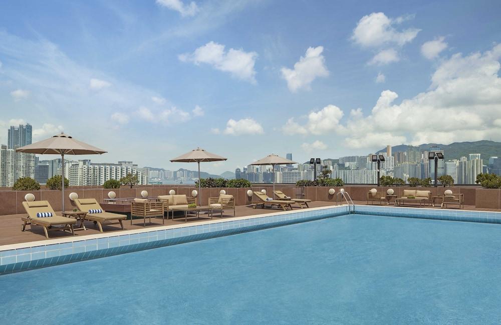 New World Millennium Hong Kong Hotel - Outdoor Pool