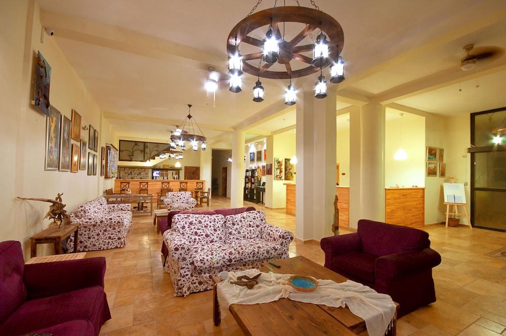 Doada Hotel - Lobby Sitting Area